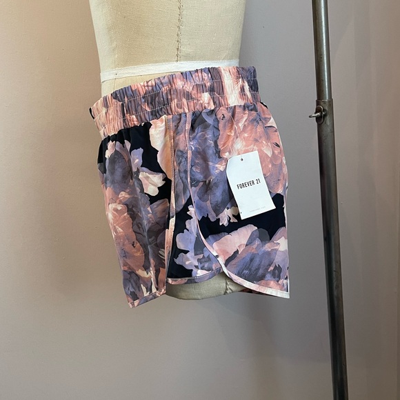NWT Cute Floral Athletic Shorts - Picture 7 of 12